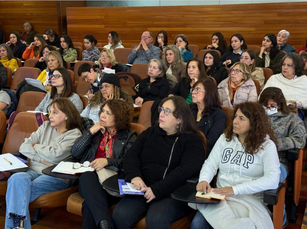Más de 70 vecinas y vecinos participan en la Escuela de Monitoras y Monitores en Prevención de Violencia Intrafamiliar.