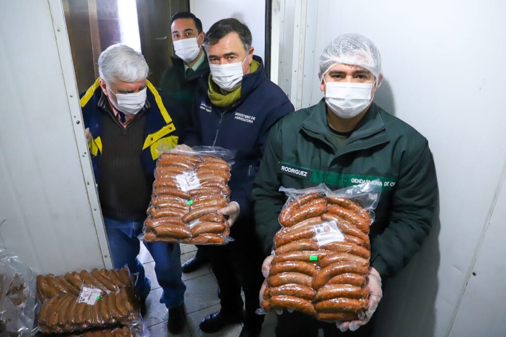 Ministro visita CET San Carlos y destaca modelo de reinserción