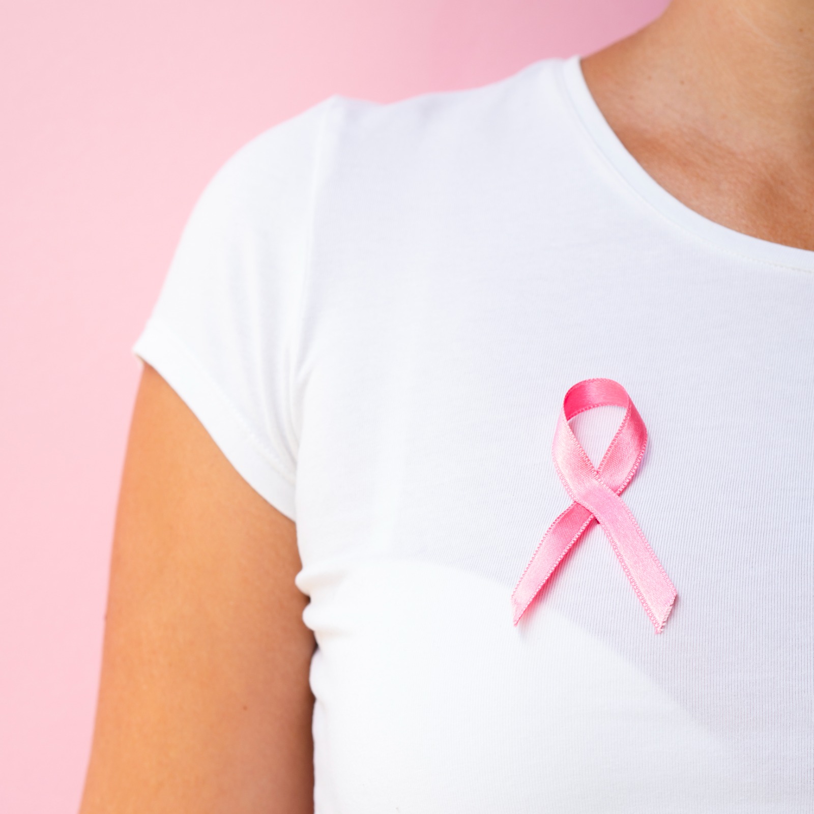 Cáncer de mama en Chile: Llamado urgente a la prevención y detección temprana en mujeres jóvenes