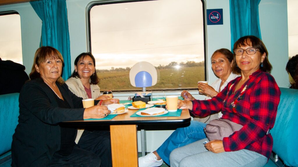 El servicio nocturno de EFE movilizó a más de 470 pasajeros en su primer viaje de vacaciones de invierno, el mayor número en dos décadas.