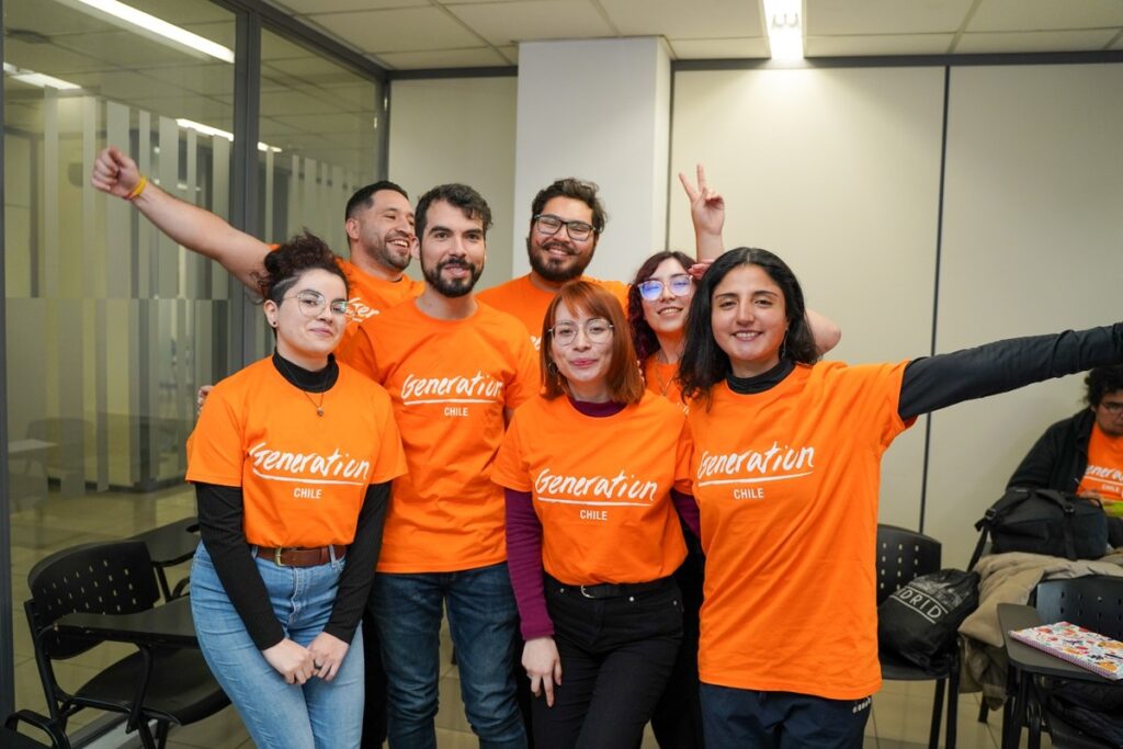 Generation Chile, ahora incluye formación en IA generativa, machine learning y análisis de datos con 40 becas gratuitas.