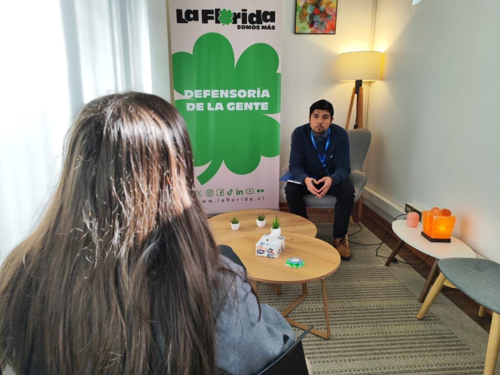 Defensoría de la Gente brindó apoyo legal y psicológico a familias afectadas por graves turbazos ocurridos en Alto Macul y Las Araucarias.