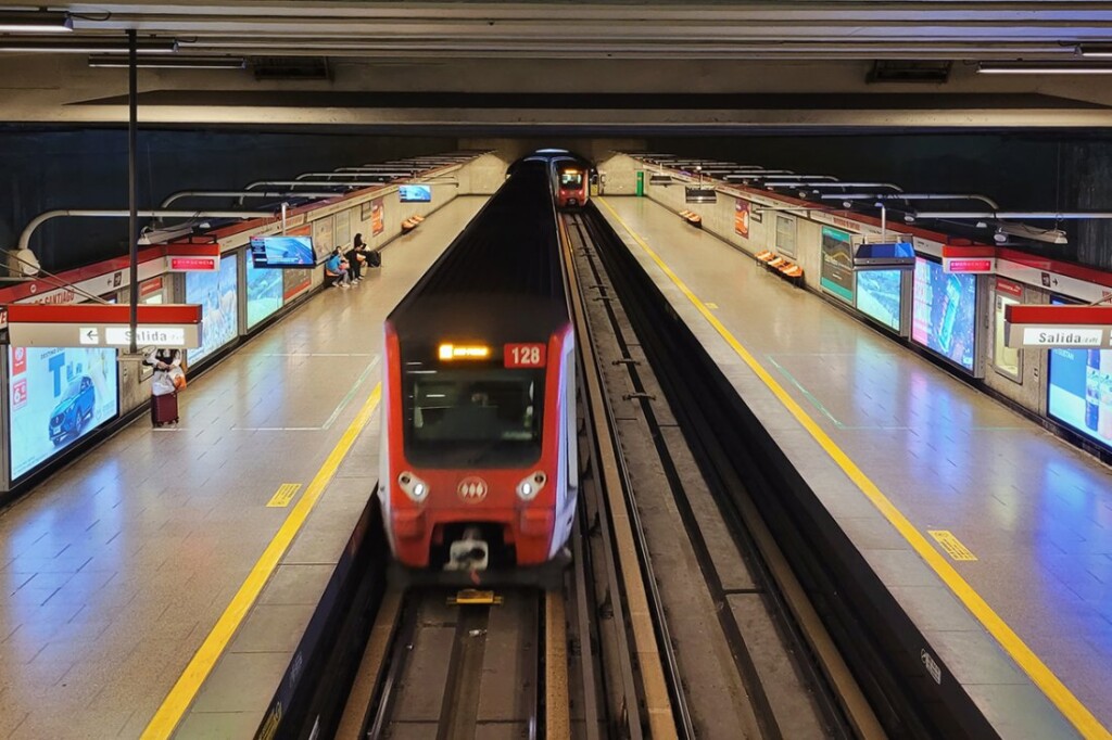 Metro de Santiago transportó 58,5 millones de personas