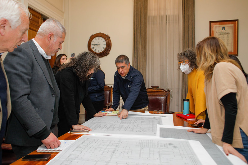 Municipalidad de Santiago actúa ante incendio en edificio