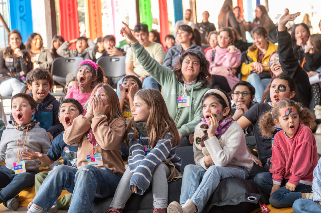 Fundación Mustakis cerró sus Campamentos de Invierno con un festival comunitario que reunió música en vivo, laboratorios de ciencia y magia.