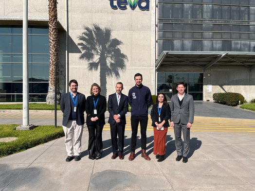 Alcalde de Maipú visitó planta de Laboratorio Chile