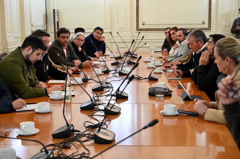 Gobernador y AMUR: Futuro de comunas rurales