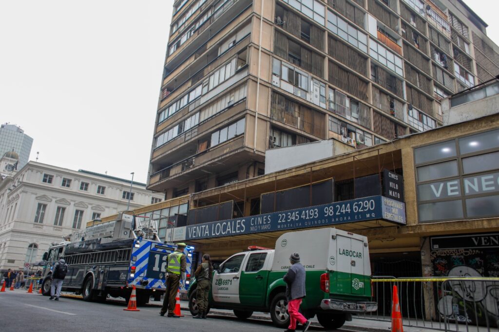 La Municipalidad de Santiago continúa entregando apoyo a todos aquellos vecinos y locatarios que fueron afectados por el incendio.