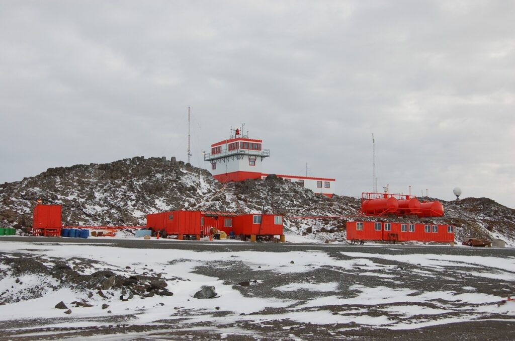 Importantes obras realizará el MOP en la pista del Aeródromo Teniente Marsh en la Antártica Chilena por la suma de $19.038.484.251.