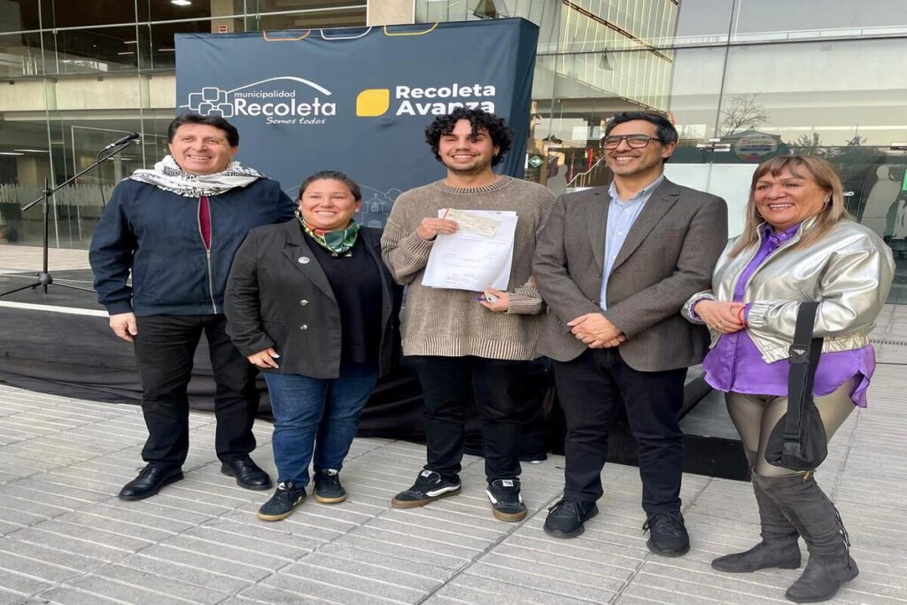 Recoleta entrega beca municipal a estudiantes sin gratuidad