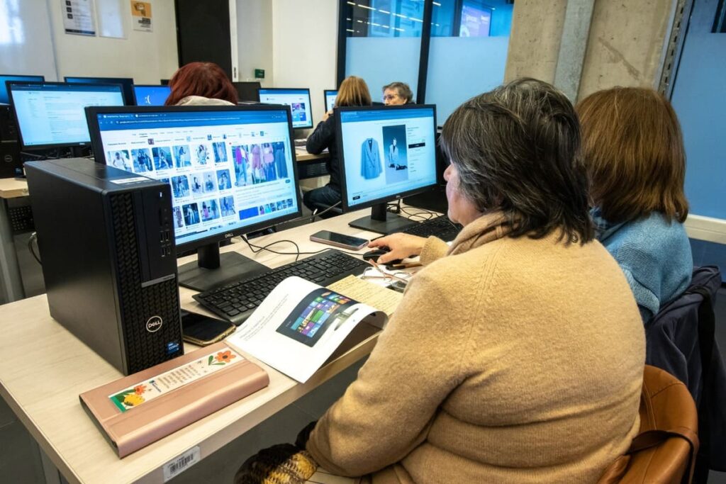 Huechuraba: Escuela Digital para Personas Mayores con Duoc UC