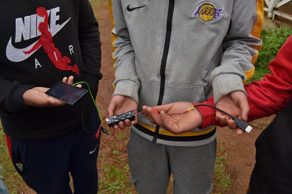 Niños mapuche desarrollan tecnología conectada a su cultura