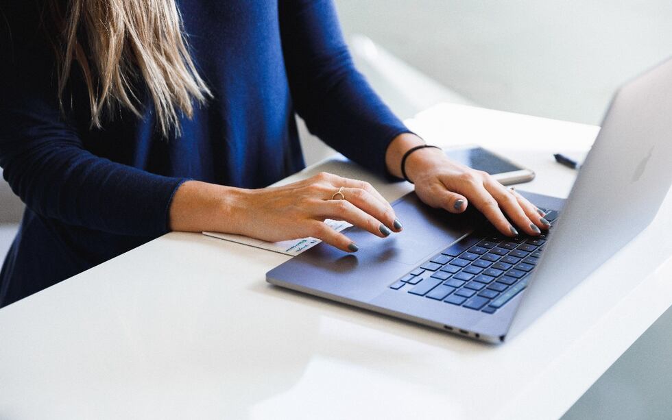 La plataforma Match Laboral de DomestikCo busca formalizar el empleo doméstico y conectar a familias con asesoras validadas.