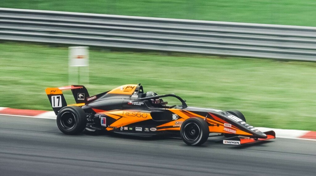 Fórmula 4: Clemente Huerta alcanzó a subir al podio