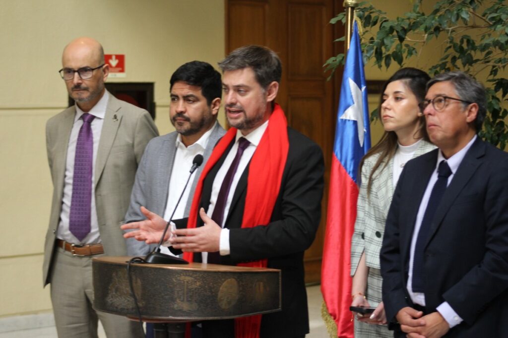 Fiscalía investigará red de desinformación digital