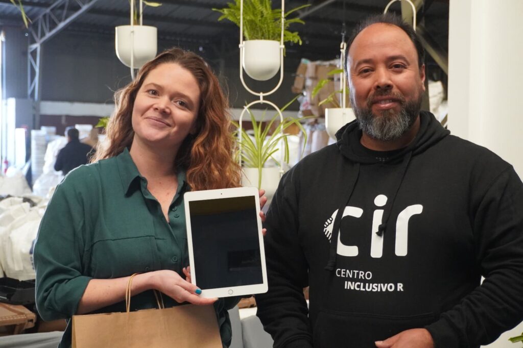 Generation Chile recibió 50 tablets gracias a la campaña “Reutiliza por Chile” de Entel, impulsando formación digital gratuita.