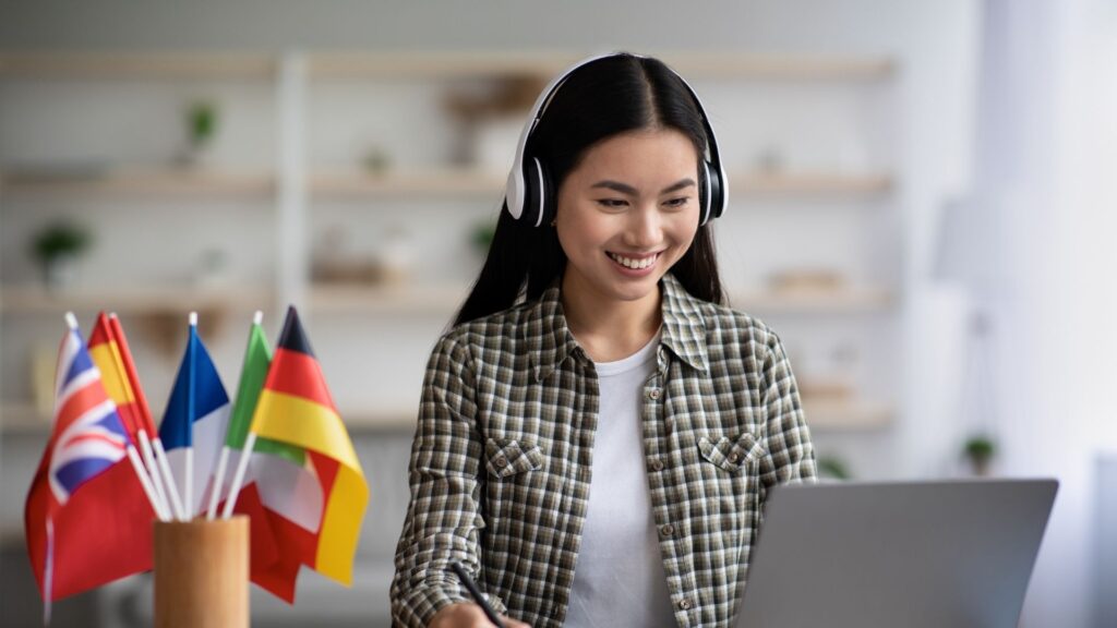 El evento reunirá en Santiago y seis ciudades del país a expertos, exalumnos y escuelas internacionales, ofreciendo charlas y test de inglés.