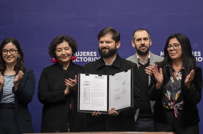 Gobierno de Chile promulga la Ley Más Mujeres en Directorios