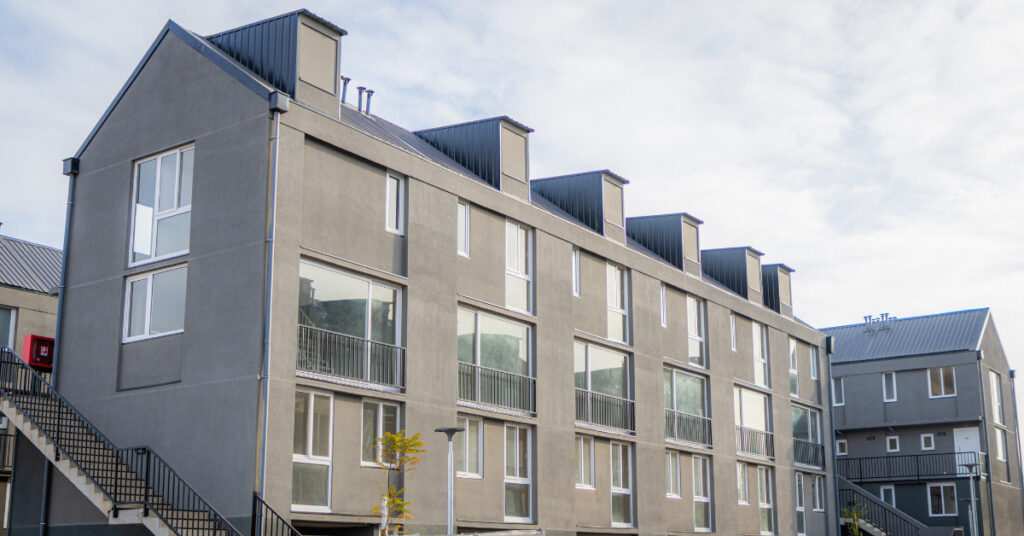 Alcalde de Peñalolén entrega viviendas de Parque Los Encinos