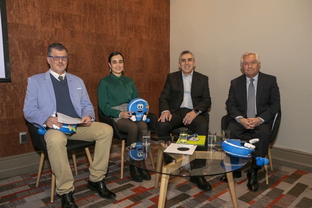 Estudio reveló que programa Mi Salcobrand mejoró la adherencia en un 30% en estos pacientes, y en el plan GES