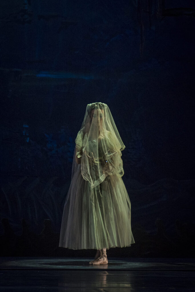 Municipal de Santiago revive Giselle, joya del ballet romántico