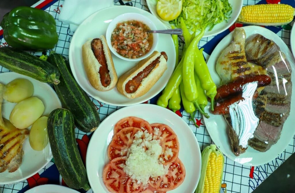 El valor de una canasta dieciochera para cuatro personas varía entre $37 mil y $48 mil, dependiendo del lugar de compra.