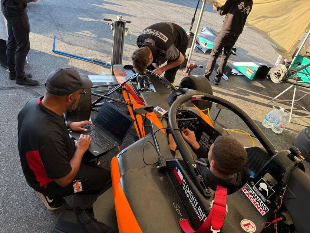 Clemente Huerta abandona por falla de frenos en la F4 de EE.UU.