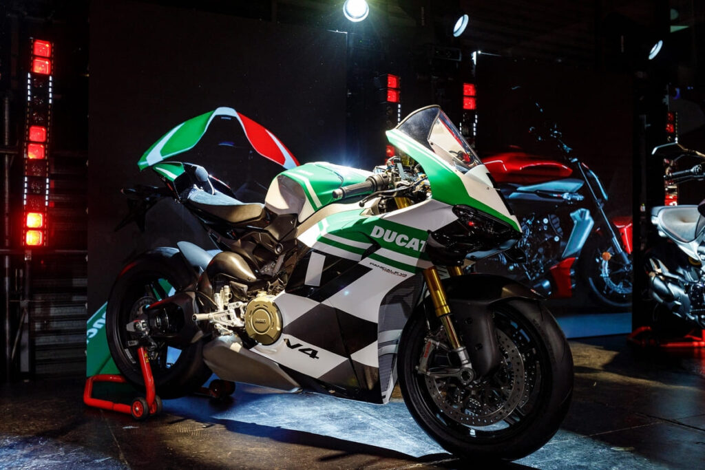 Ducati, la marca italiana presenta por primera vez su moto de motocross, la Desmo 450 MX, junto a cinco renovados modelos.