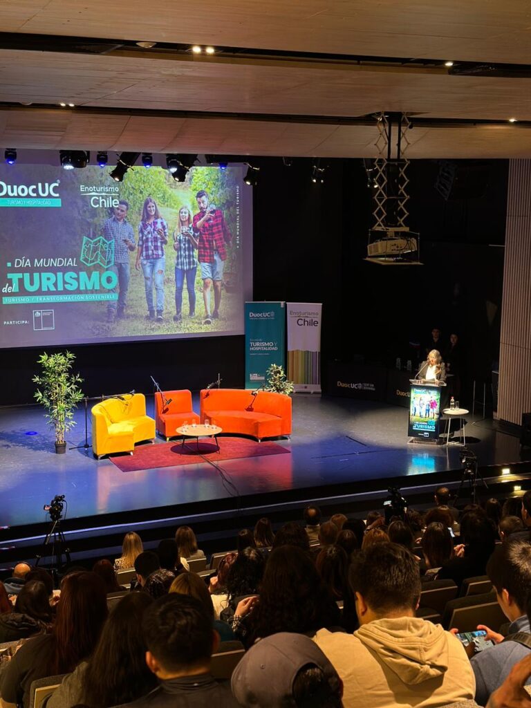 En el marco del Día Mundial del Turismo 2025, autoridades, expertos y estudiantes destacaron al Valle del Maipo como destino del enoturismo.