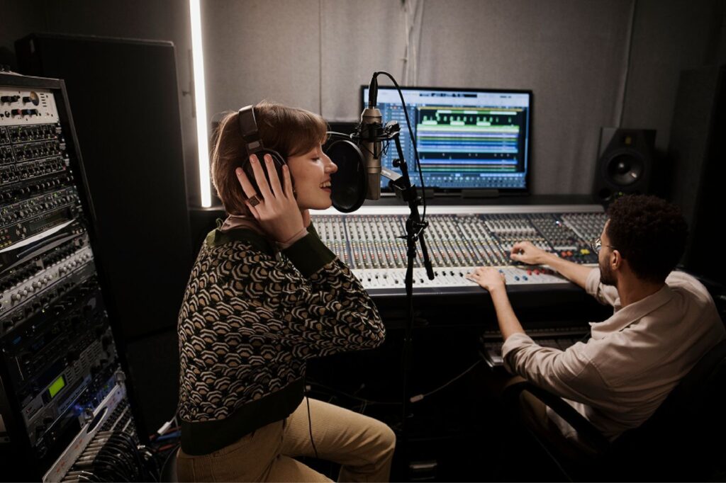 Curso gratuito de emprendimiento cultural para artistas jóvenes