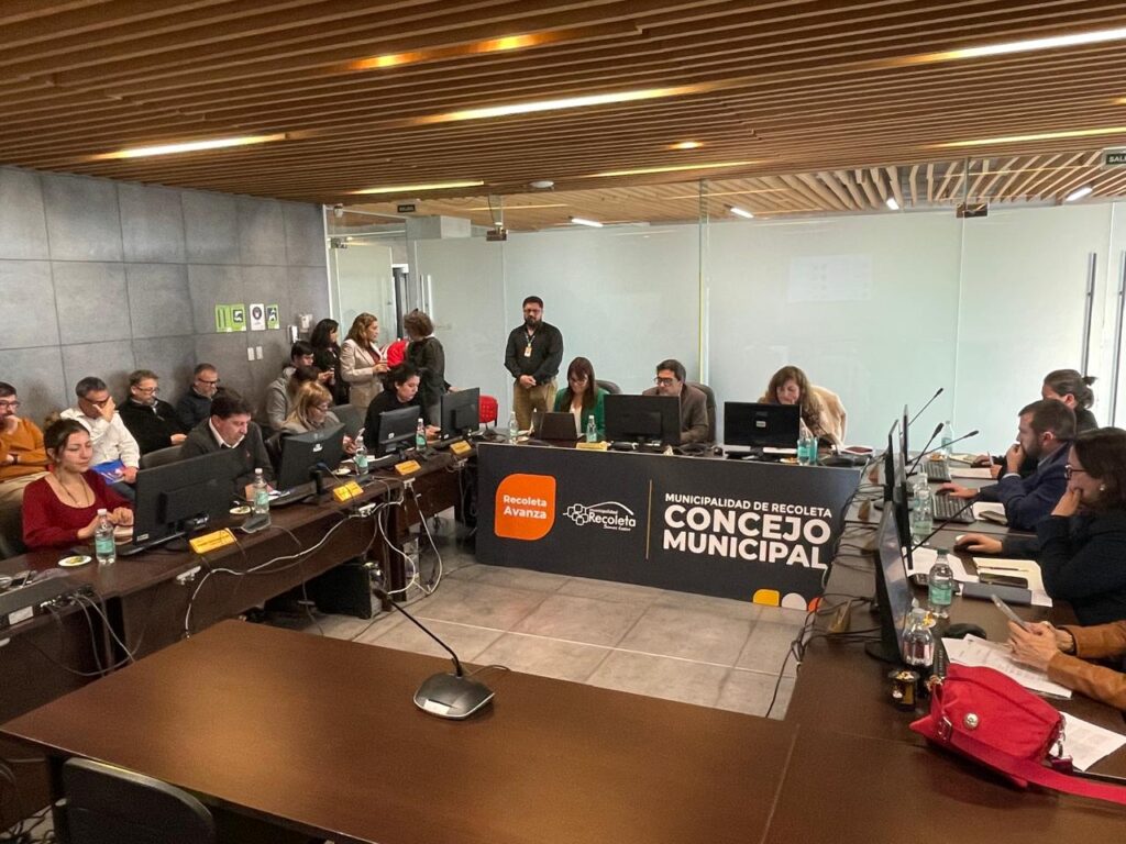 Recoleta entrega Gift Card de alimentación 2025 a 2.250 familias