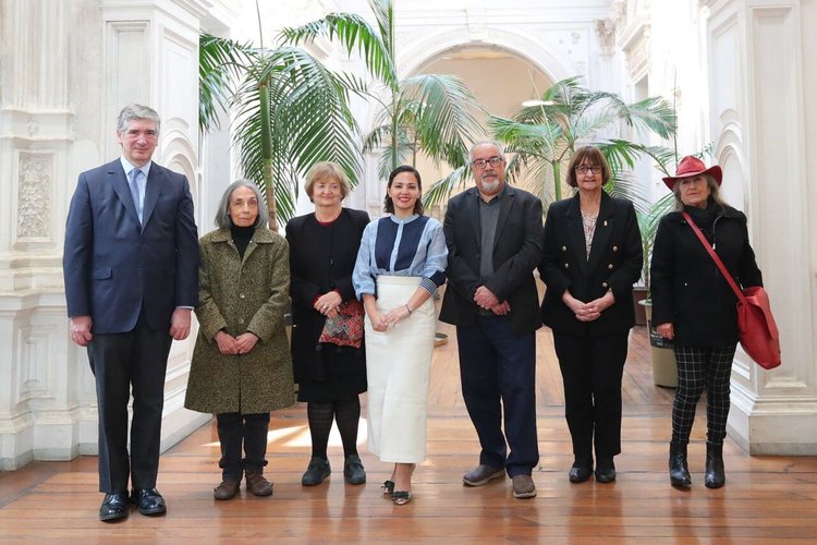 Ramón Díaz Eterovic recibe el Premio Nacional de Literatura 2025