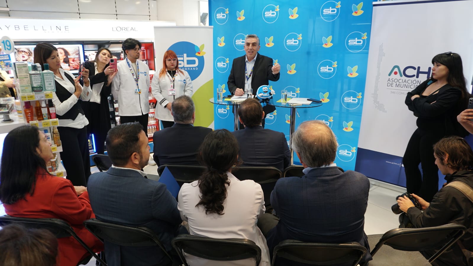 Salcobrand y ACHM fortalecen convenio Fonasa para ampliar descuentos