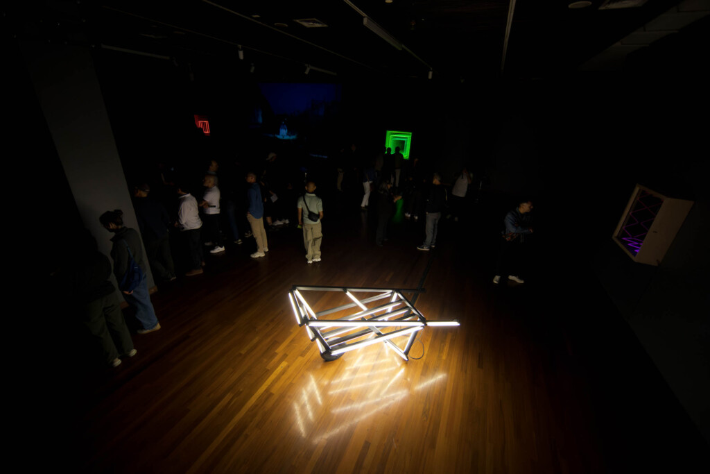 Iván Navarro revive el underground con “Penumbra” en GAM