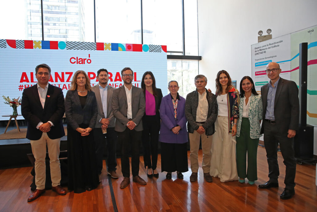 Claro Chile y organismos públicos se unen por una crianza digital segura