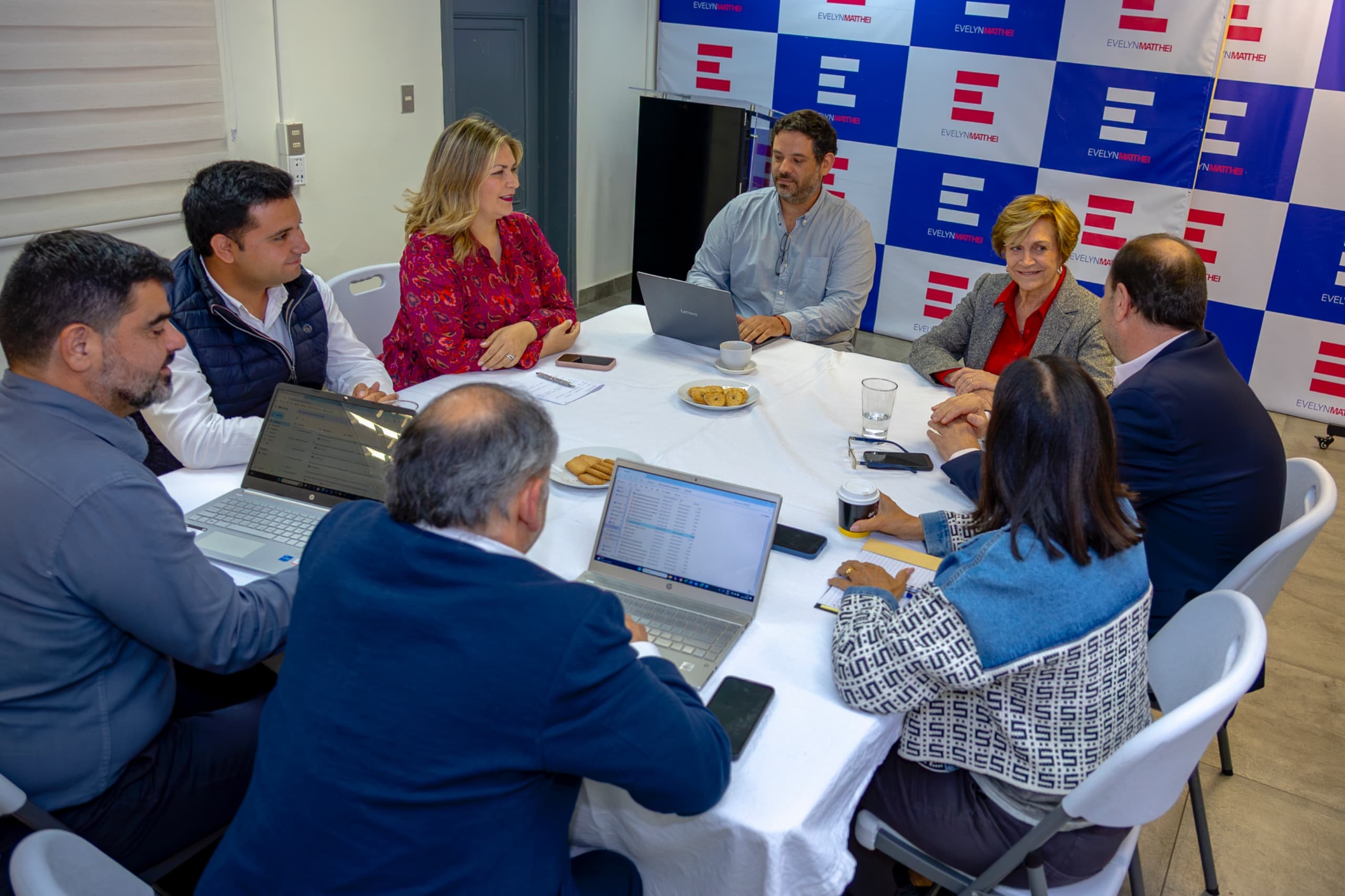 Evelyn Matthei presenta plataforma para sumar apoderados de mesa en todo Chile