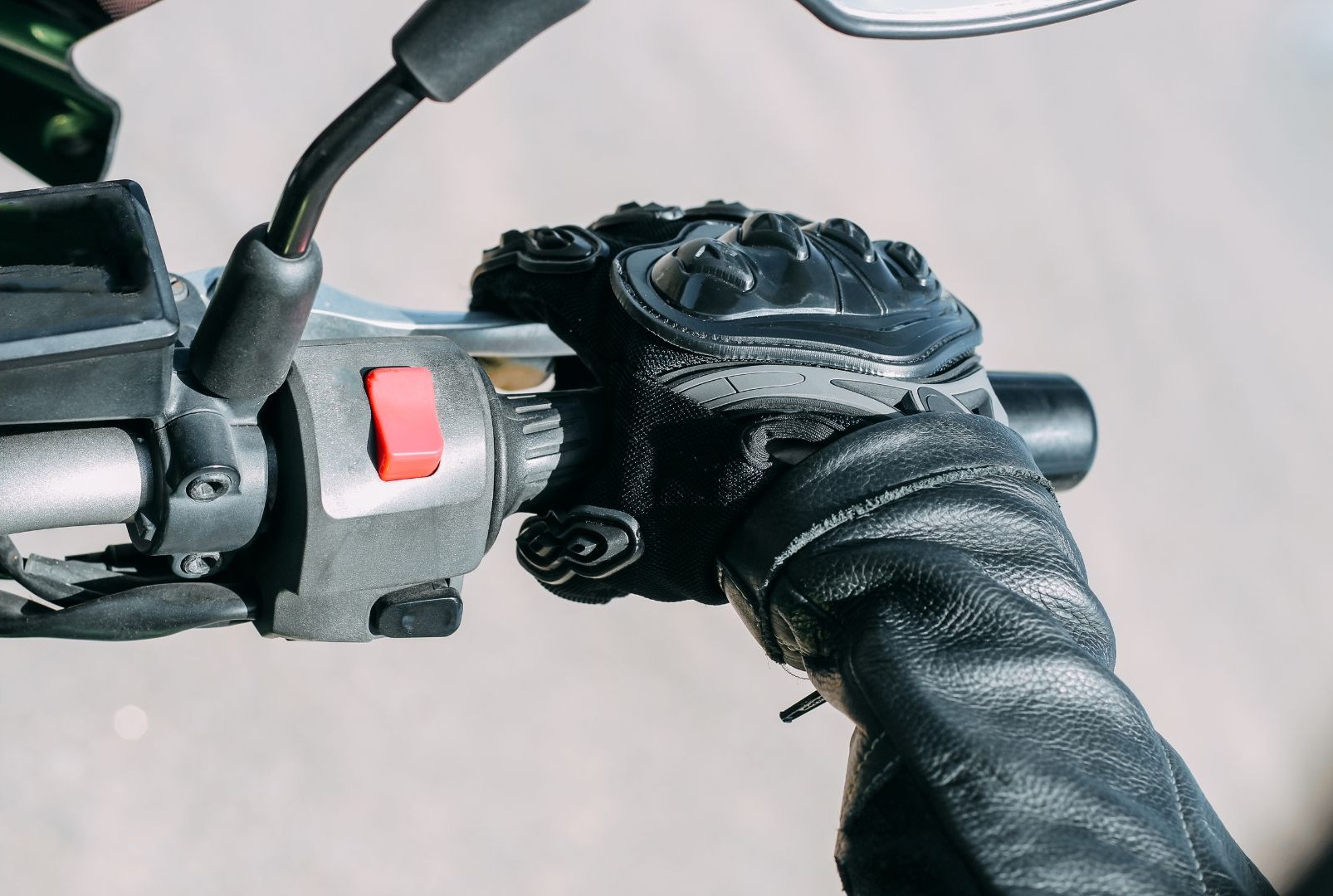 Instan a seguir ejemplo europeo para normar el transporte seguro de niños en motocicletas