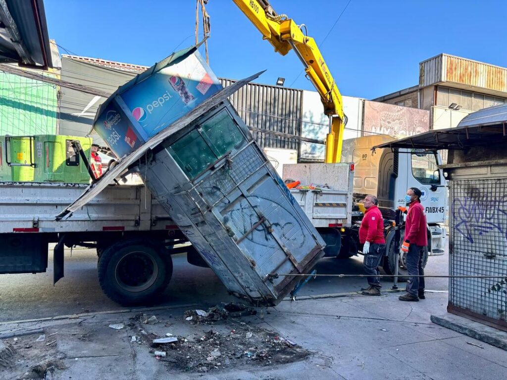 Plan para Barrio Patronato: Recoleta retira kioscos en desuso