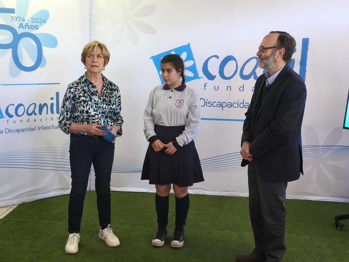 Fundación Coanil entrega a Evelyn Matthei propuestas de inclusión