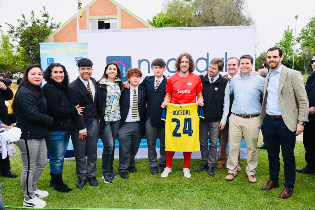 Exfutbolista español Carles Puyol participa de clínica deportiva con estudiantes de La Pintana