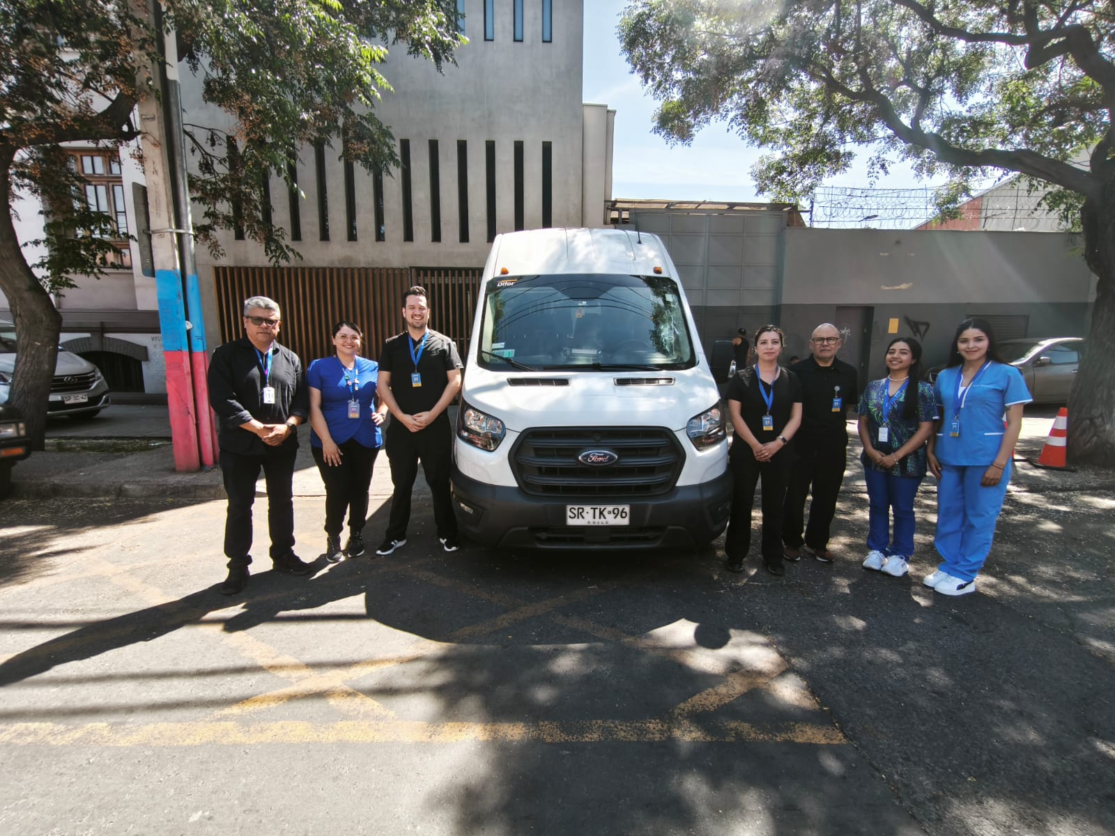 Municipalidad de Santiago inicia entrega domiciliaria de medicamentos y alimentos