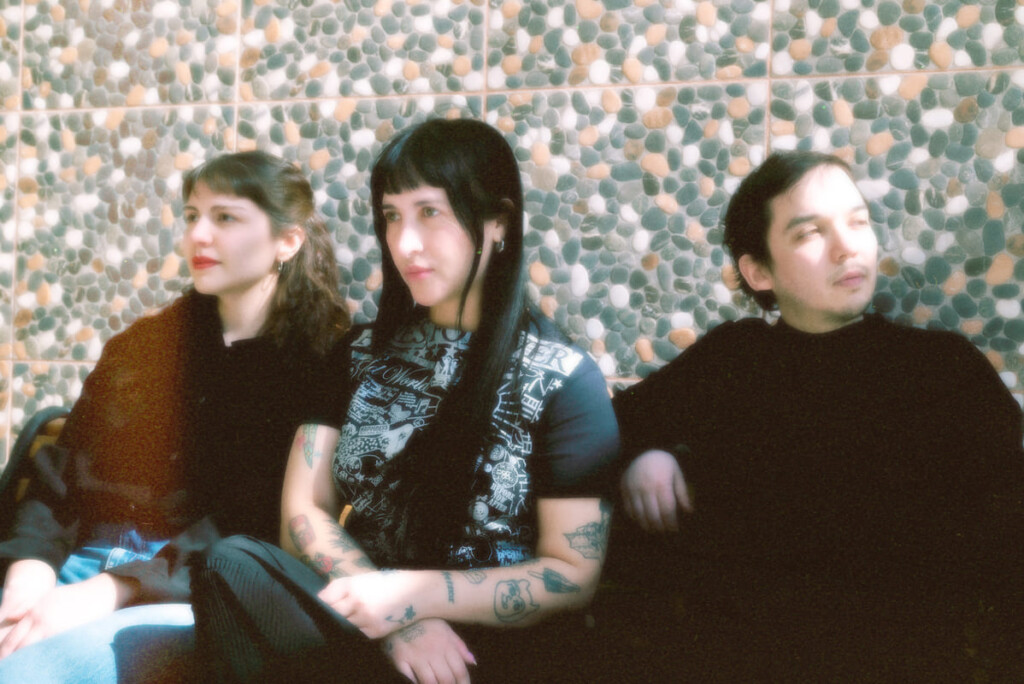 La nueva banda chilena presenta su primer sencillo y videoclip, “Sin Pretextos”ue busca posicionarse dentro de la escena indie nacional.