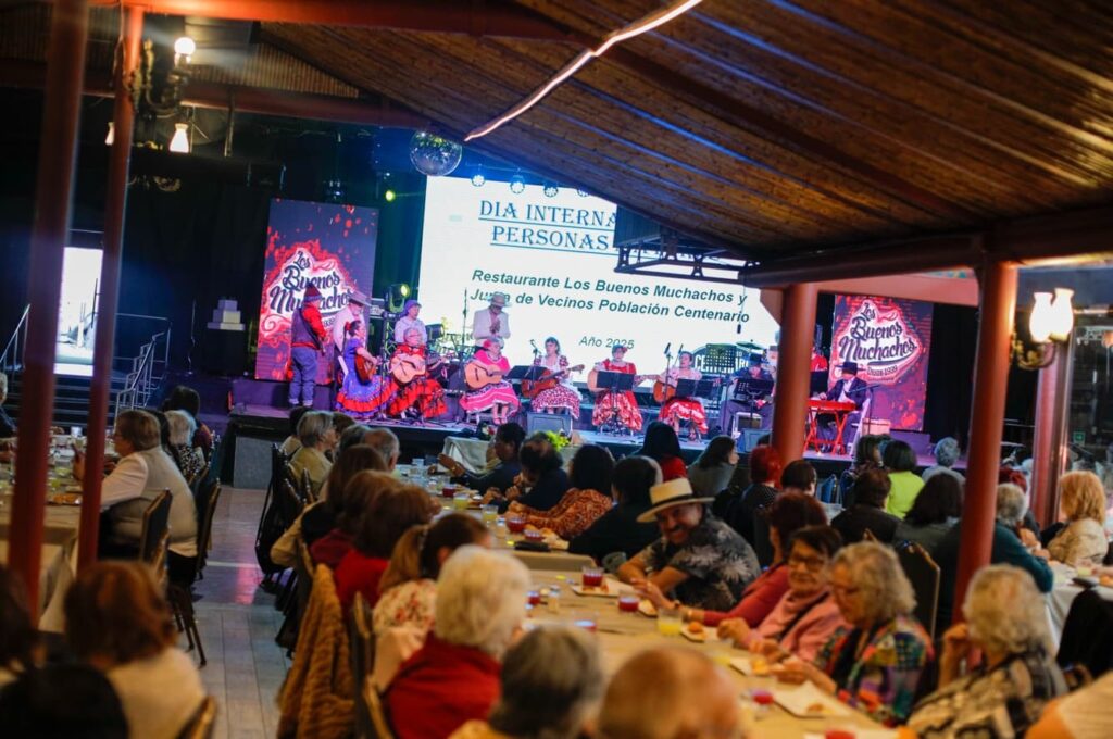 Santiago refuerza apoyo a las personas mayores con nuevos beneficios en salud y seguridad
