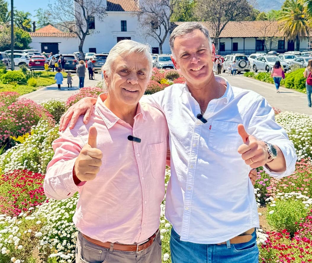 Pablo Longueira brinda apoyo a candidatura de Carlos Ward en el sector oriente de la RM