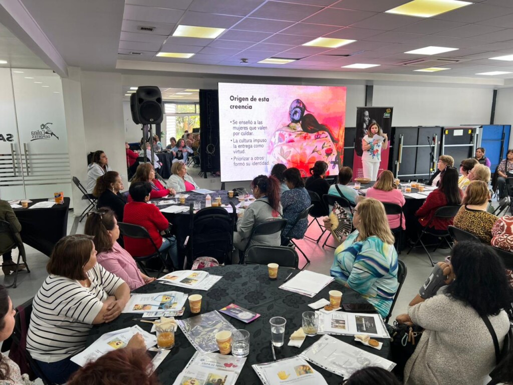 Colina se viste de rosa y refuerza la prevención del cáncer de mama