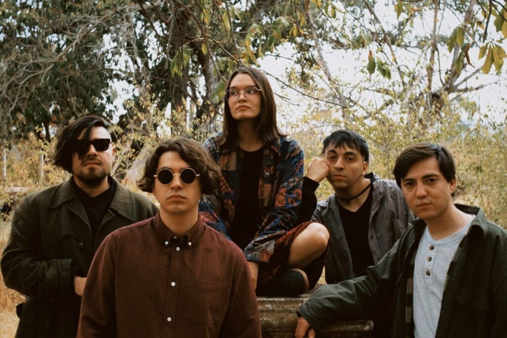 Quivik estrena “Extiendo Mis Manos”, de su álbum debut Manantial