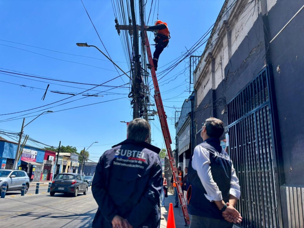 Recoleta inicia plan de retiro de cables en desuso para mejorar el entorno urbano