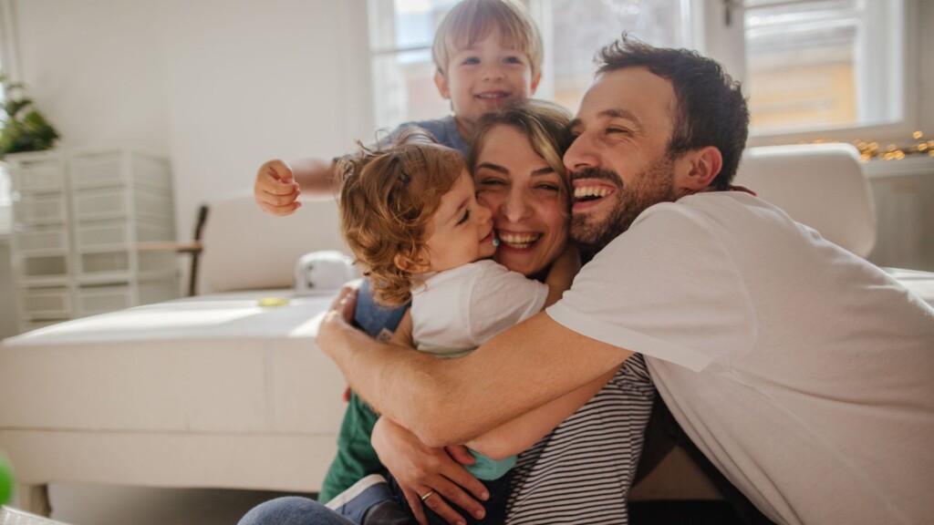 Déficit de crecimiento y estrés infantil: experto destaca el “apego seguro” como clave para proteger la salud mental de los niños