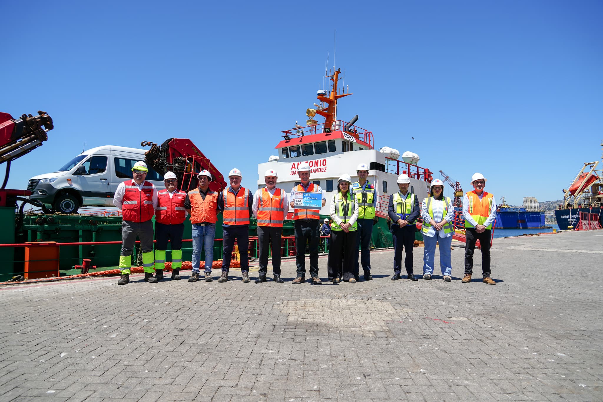 MTT presenta primer transporte público subsidiado terrestre que operará en la Isla Robinson Crusoe