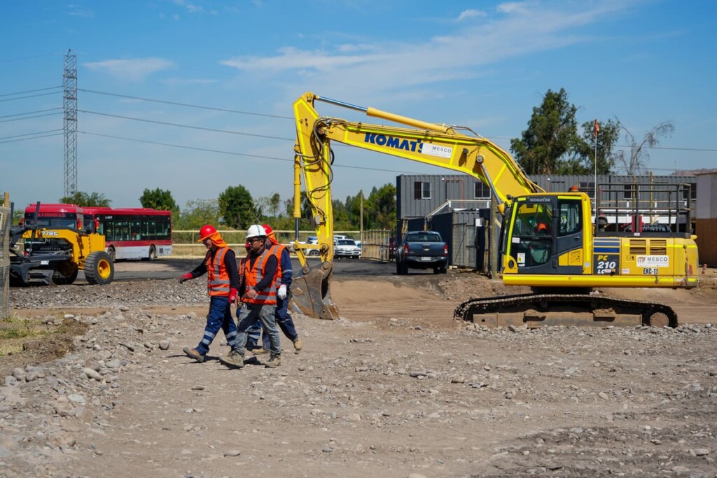 Santiago inicia construcción de nuevos electroterminales para Red Movilidad